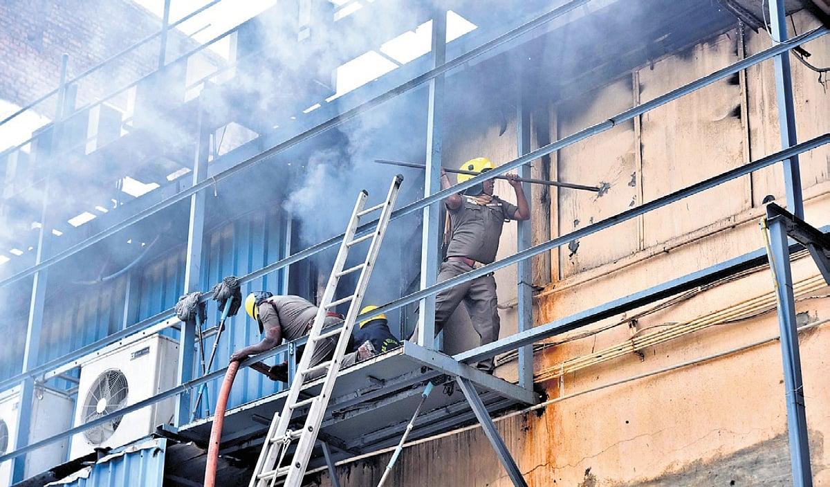 Velachery Fire Accident Today: Massive Blaze Near Chennai Silks Sparks Emergency Response